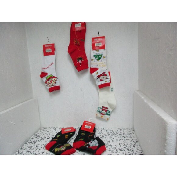Christmas Crew Socks Ladies 6 Pairs Assorted Colors And Designs Size 9-11 New - Picture 2 of 2